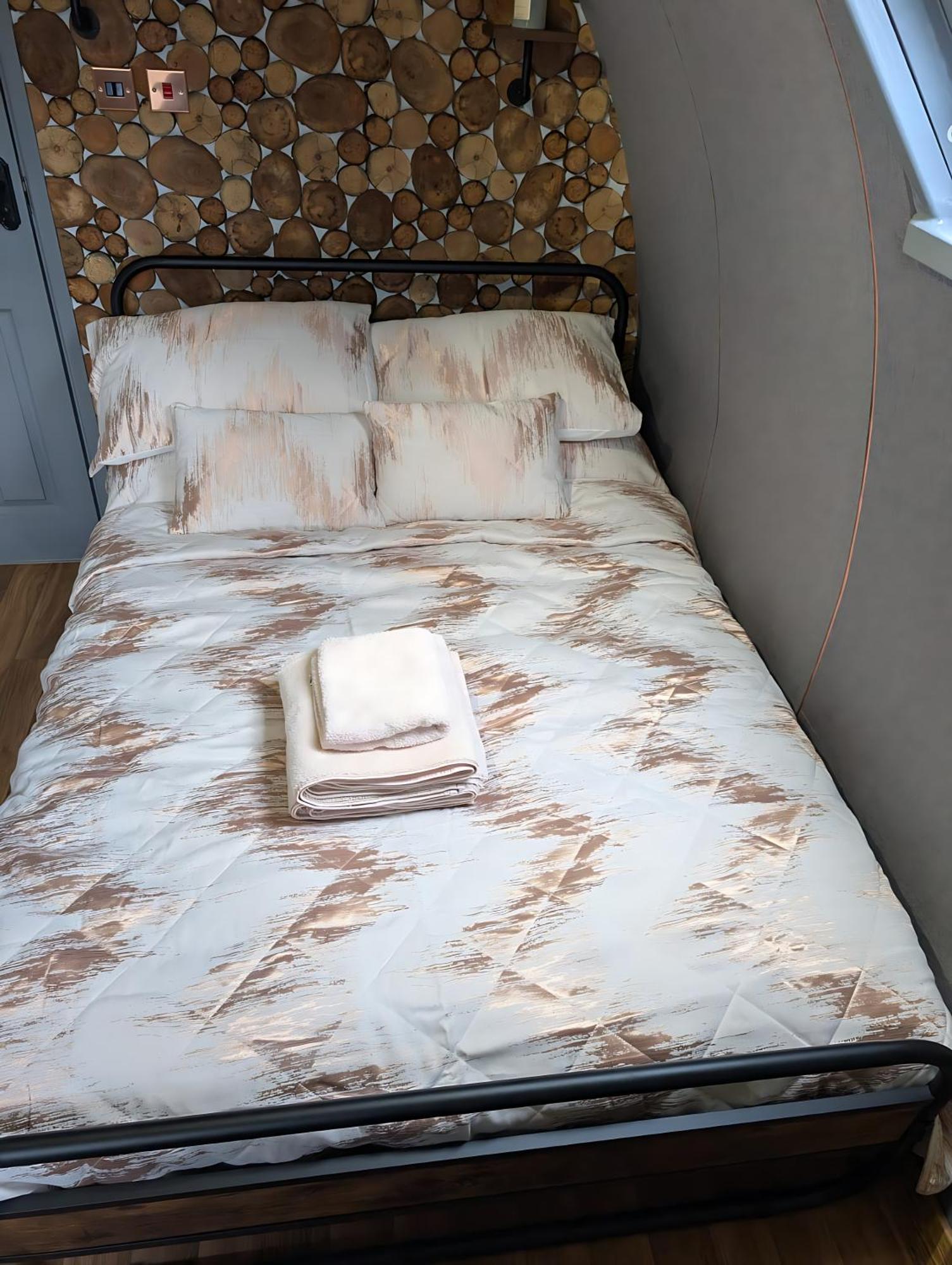 Caplor Glamping & Lodges Херефорд Экстерьер фото